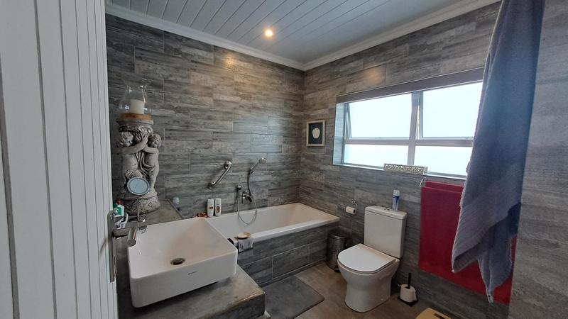 6 Bedroom Property for Sale in Stilbaai Wes Western Cape